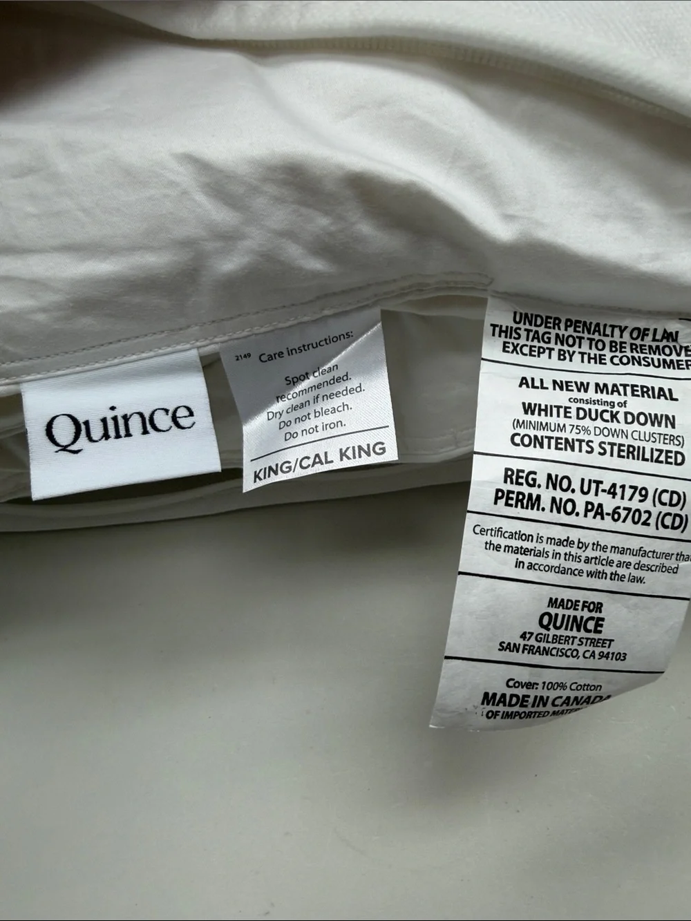 NWT Quince Premium Duck Down Lightweight Comforter King / Cal King 9927